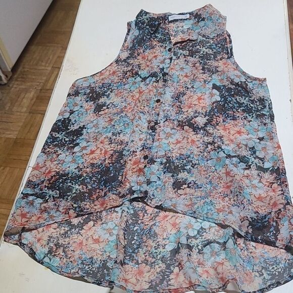 AMBIANCE APPAREL Adorable sheer sleeveless blouse - Picture 2 of 5